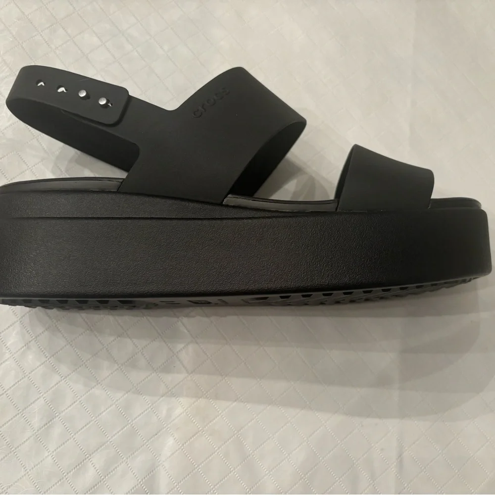 CROCS Women's Brooklyn Low Wedge Sandals-NEW/NEVER WORN - Picture 1 of 4